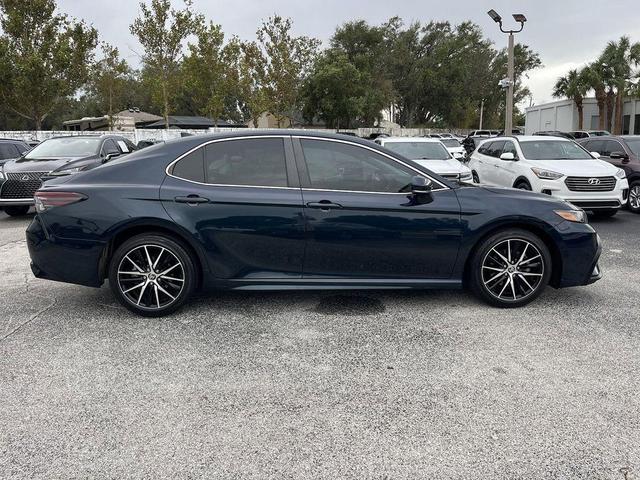 2021 toyota camry se