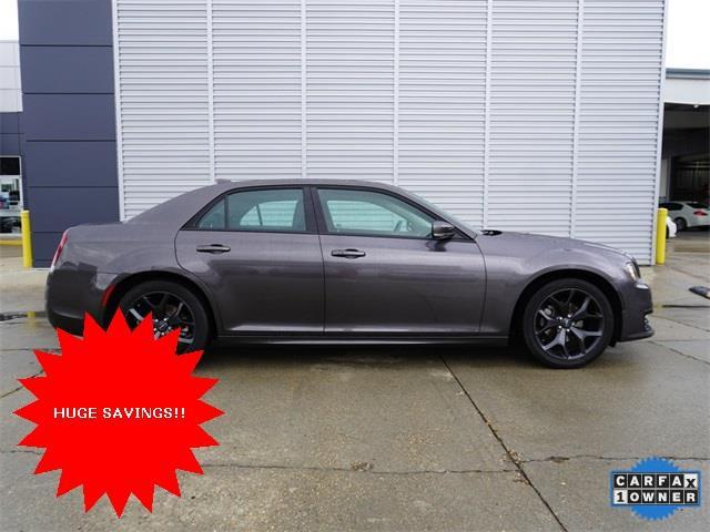 2021 chrysler 300 touring