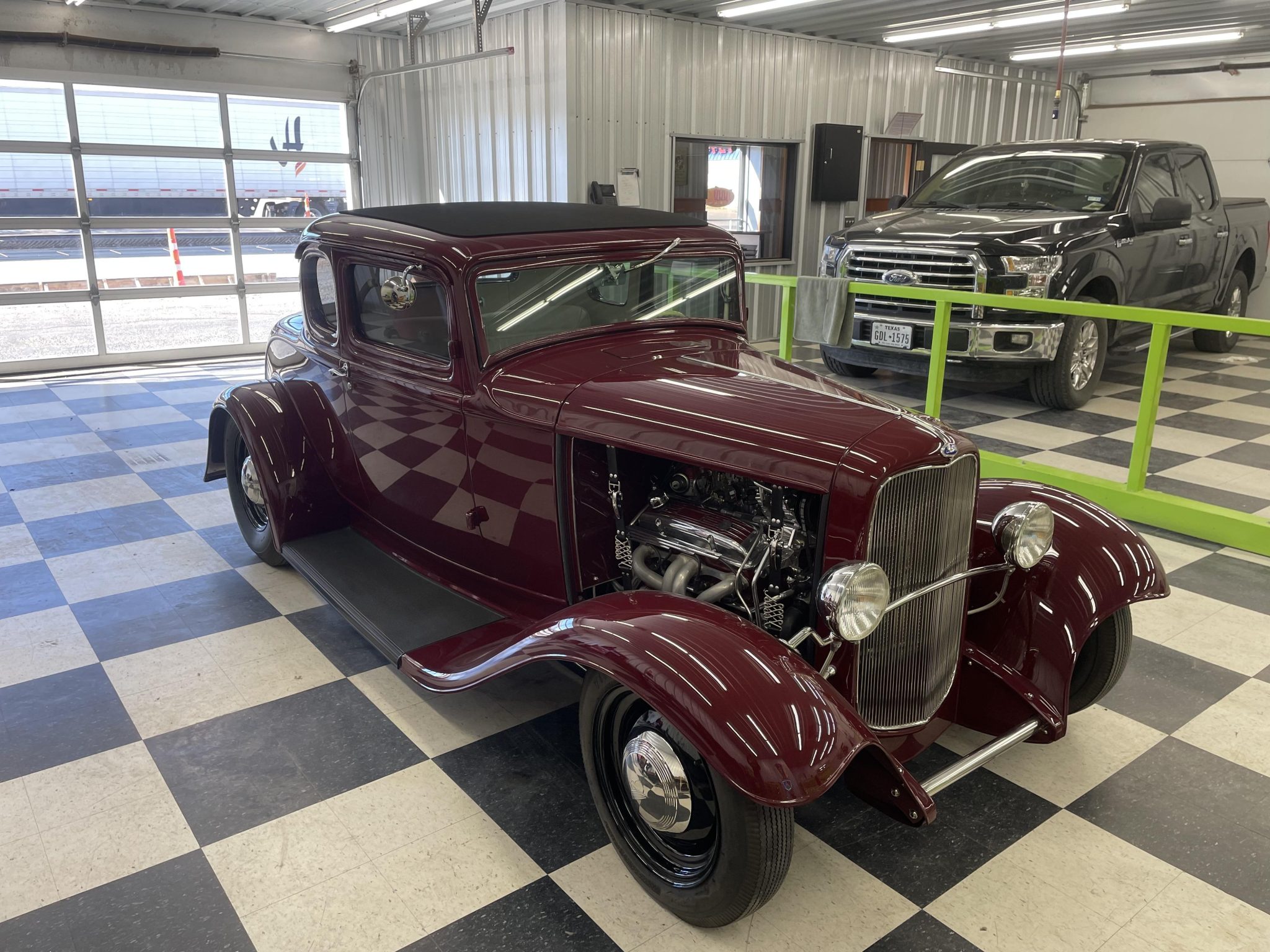 1932 ford 5-window coupe