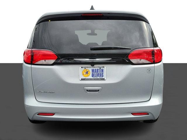 2022 chrysler voyager lx
