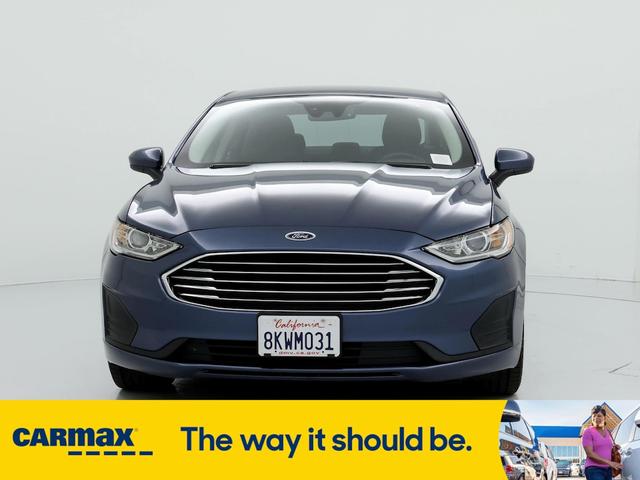 2019 ford fusion se
