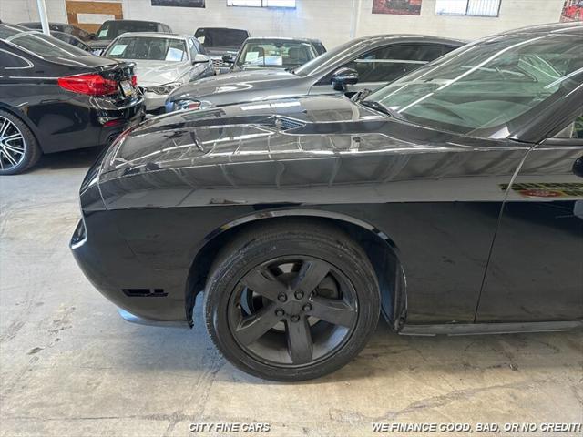 2014 dodge challenger sxt