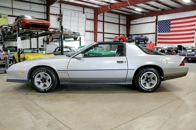 1982 chevrolet camaro z28 31771 miles silver metallic coupe 305ci v8 4-speed ma