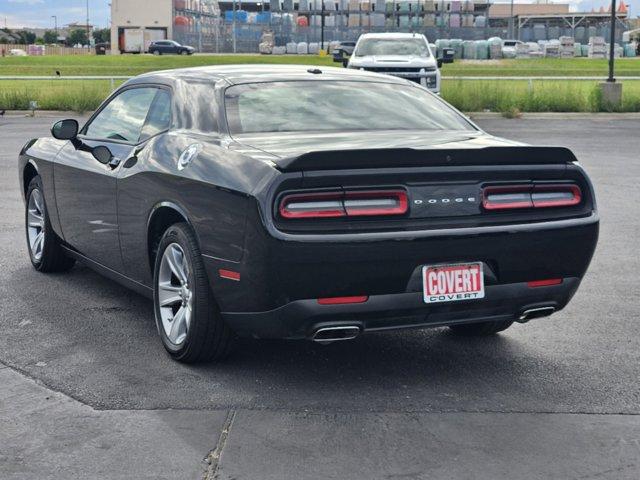 2022 dodge challenger sxt
