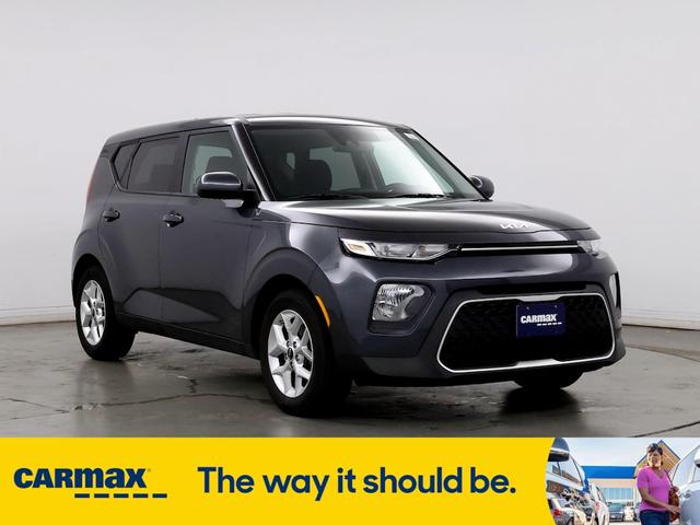 2022 kia soul lx