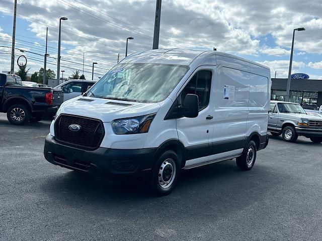 2022 ford transit-150 base