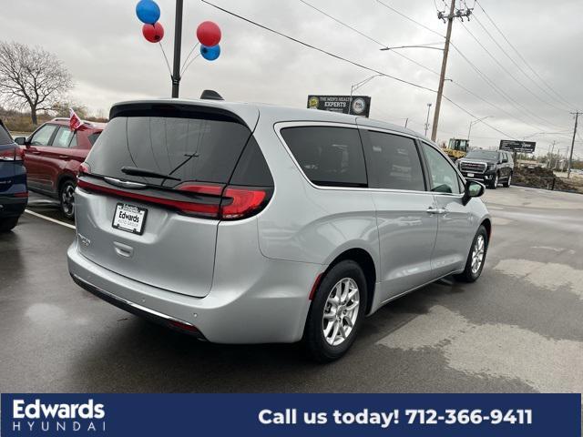 2023 chrysler pacifica touring l
