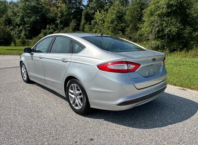 2016 ford fusion se