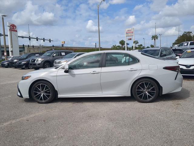 2022 toyota camry se