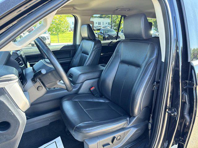 2022 ford expedition xlt