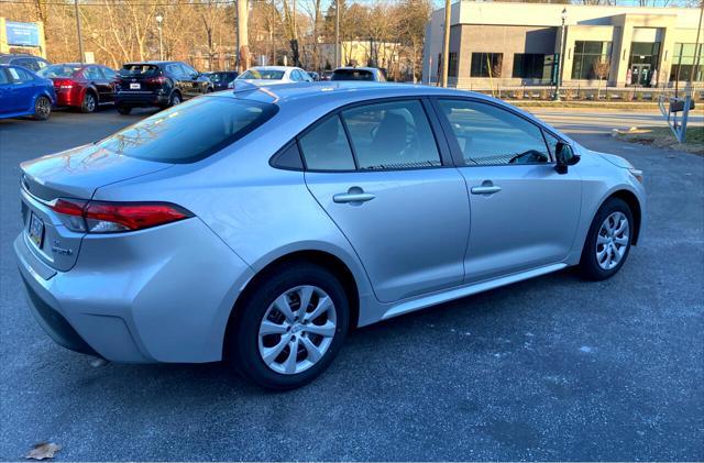 2024 toyota corolla hybrid le