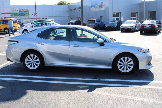 2020 toyota camry le