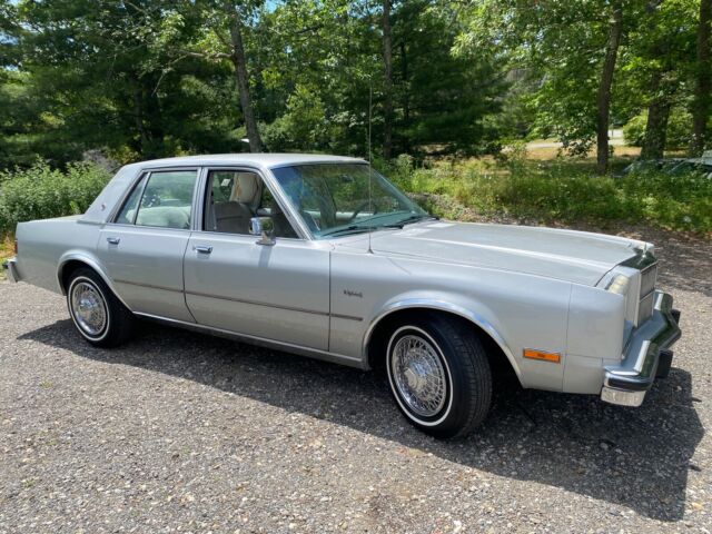 1987 dodge diplomat sedan grey rwd automatic se