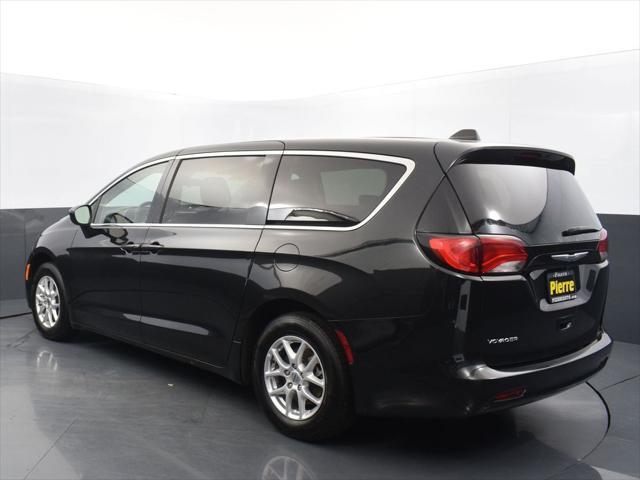 2022 chrysler voyager lx