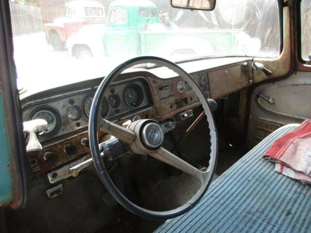 1962 gmc pickup v6 4sp 9ft bed deluxe truck but rusty. like apache