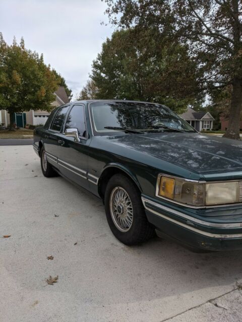 1993 lincoln town car - for parts or restoration - runs