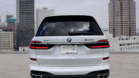 2025 BMW X7 m60i