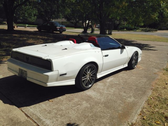 white pontiac firebirdtrans am aeroform 2-seater convertible