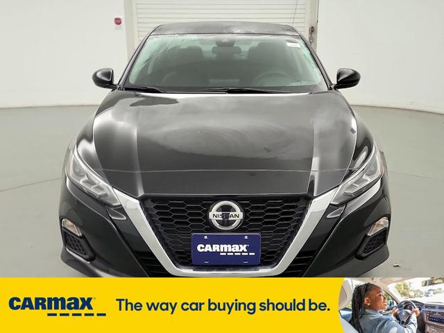 2021 nissan altima sv