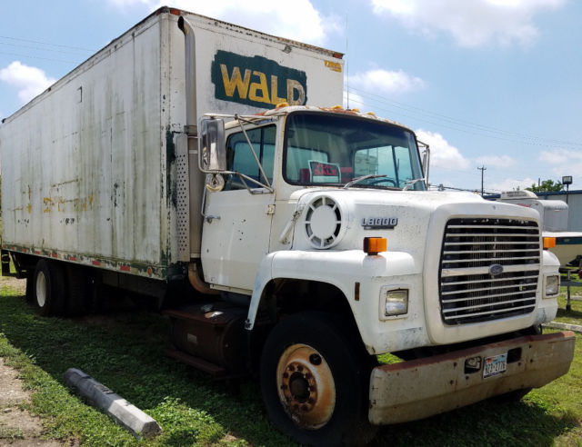 1990 ford l8000 24' foot diesel box truck - 6 speed manual trans