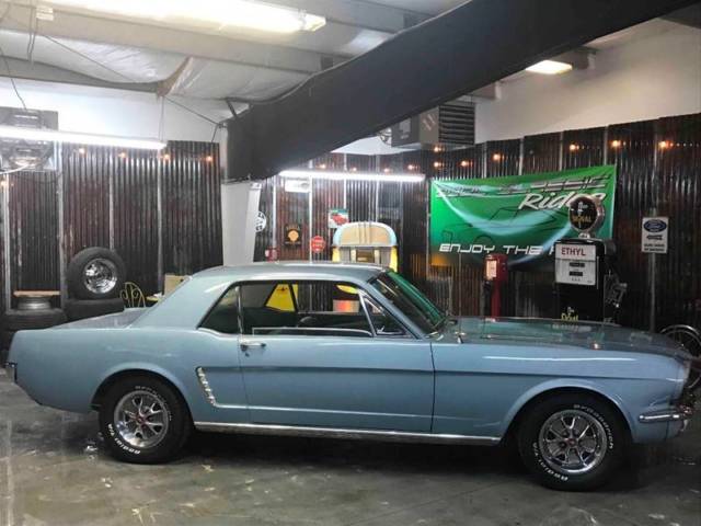 ford mustang blue with 28,765 miles, for sale!