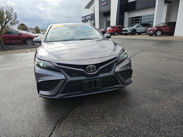 2021 toyota camry se