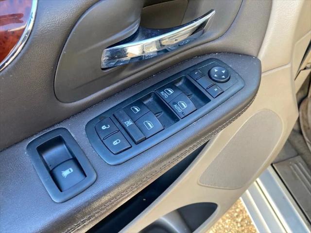 2013 chrysler town & country touring