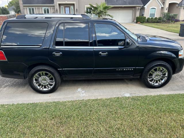 2010 lincoln navigator base