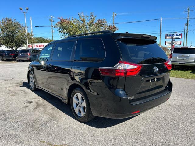 2019 toyota sienna le