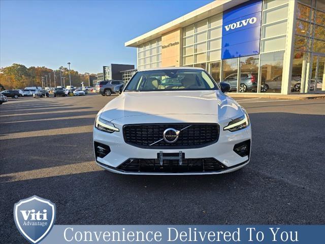 2024 volvo s60 b5 core dark theme