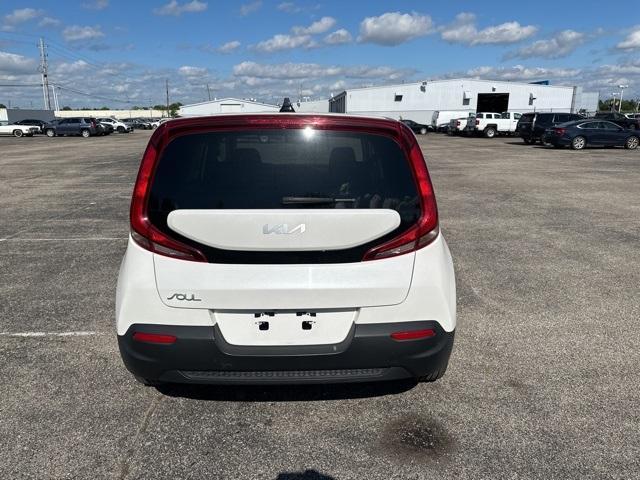 2022 kia soul lx