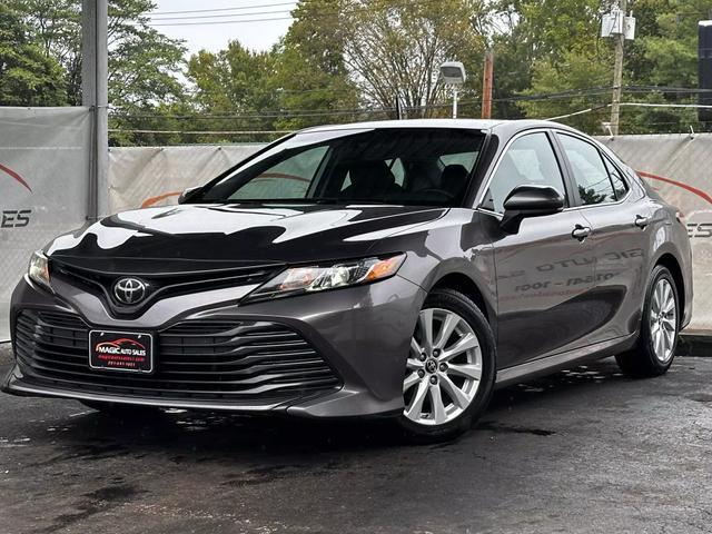 2019 toyota camry le