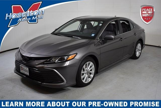 2021 toyota camry le