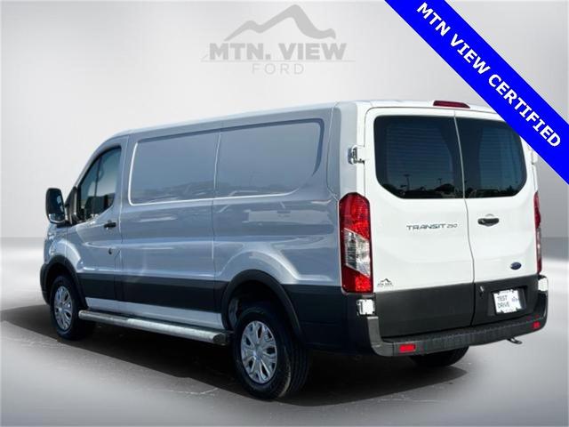 2022 ford transit-250 base