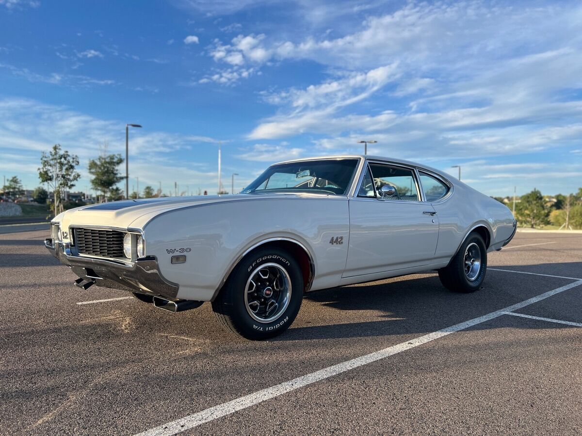 1969 oldsmobile 442 white rwd manual 442