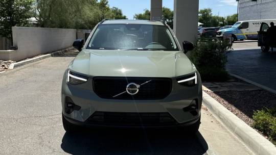 2025 Volvo XC40