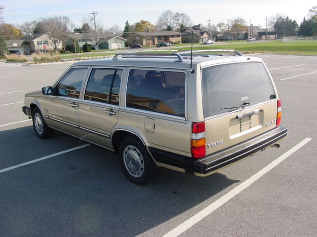 1987 volvo station wagon low miles no rust 740gle southern car no reserve!