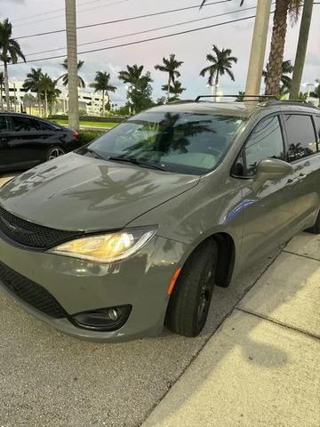 2020 chrysler pacifica touring-l plus