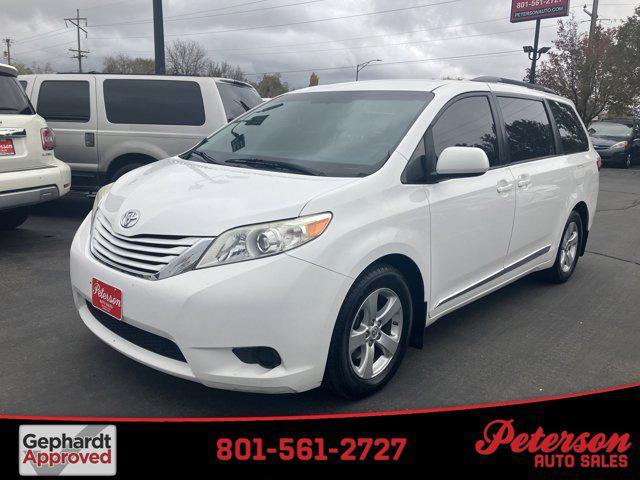 2017 toyota sienna le