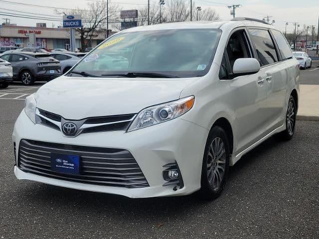 2020 toyota sienna xle 8 passenger in stratford, new jersey