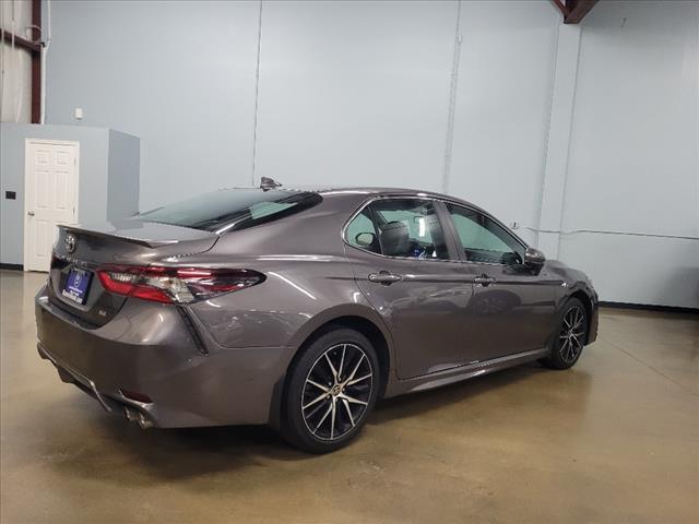 2021 toyota camry se