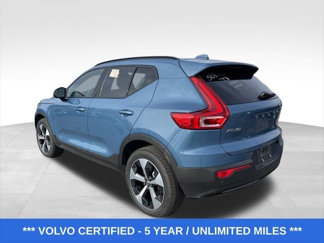 2024 volvo xc40 b5 plus dark theme
