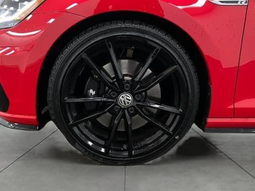 2019 volkswagen golf r 2.0t w/dcc & navigation in appleton, wisconsin