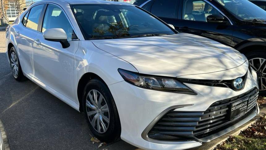 2022 toyota camry hybrid le