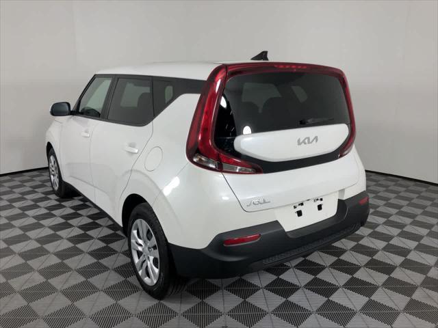 2022 kia soul lx