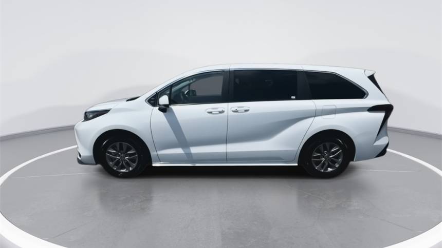 2023 toyota sienna le 8-passenger