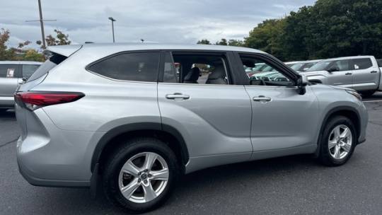 2022 toyota highlander le