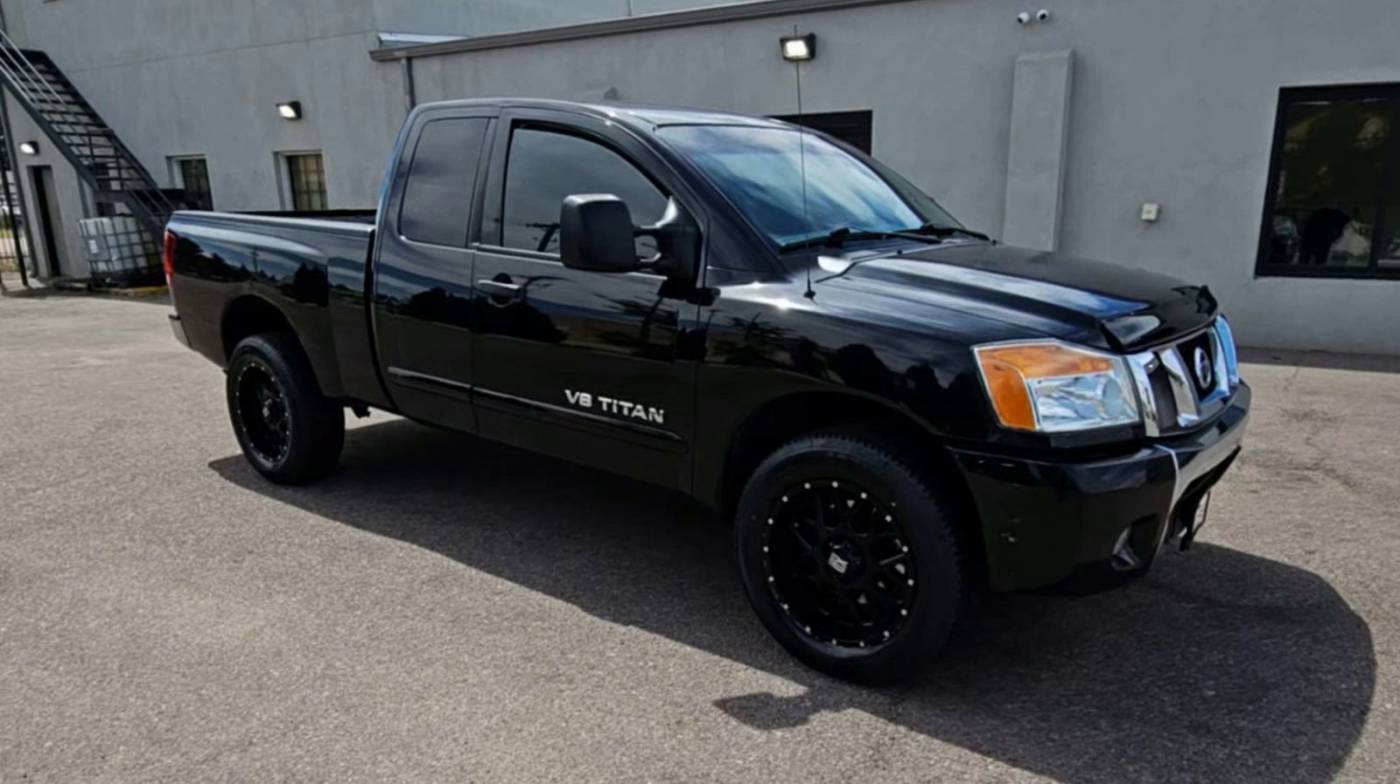 2011 nissan titan sv
