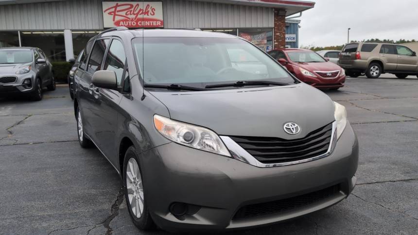 2014 toyota sienna le 7-passenger