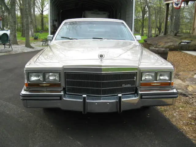 1986 cadillac fleetwood brougham sedan 4-door 5.0l gold key edition